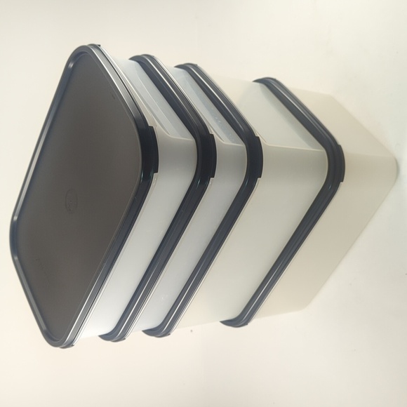 Tupperware Set of 4 modular mates with black seals - Picture 2 of 5